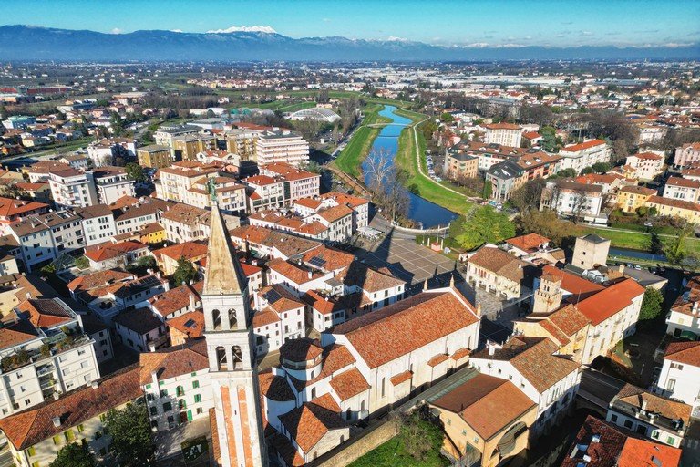 Città di Oderzo, panoramica con vista del campanile di Oderzo e del fiume Monticano